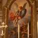 ... collocata una tela raffigurante San Michele in abiti blu e porpora che sconfigge i demoni, realizzata nel 1895 dal pittore barese Domenico Battista